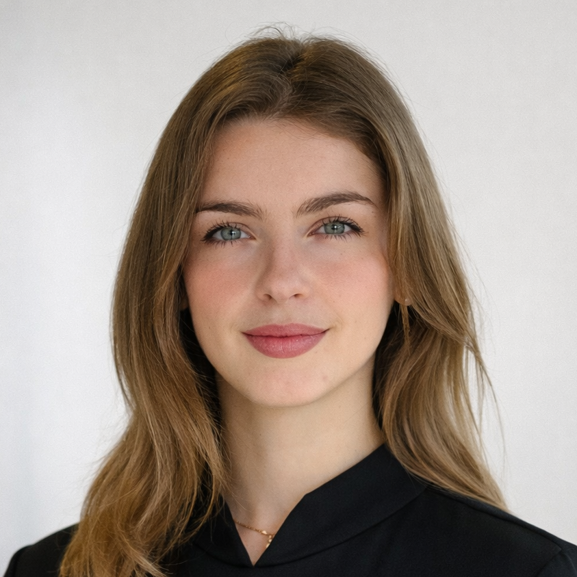 Lucie Teixeira - Consultante SEO & Google Ads | Génération de leads