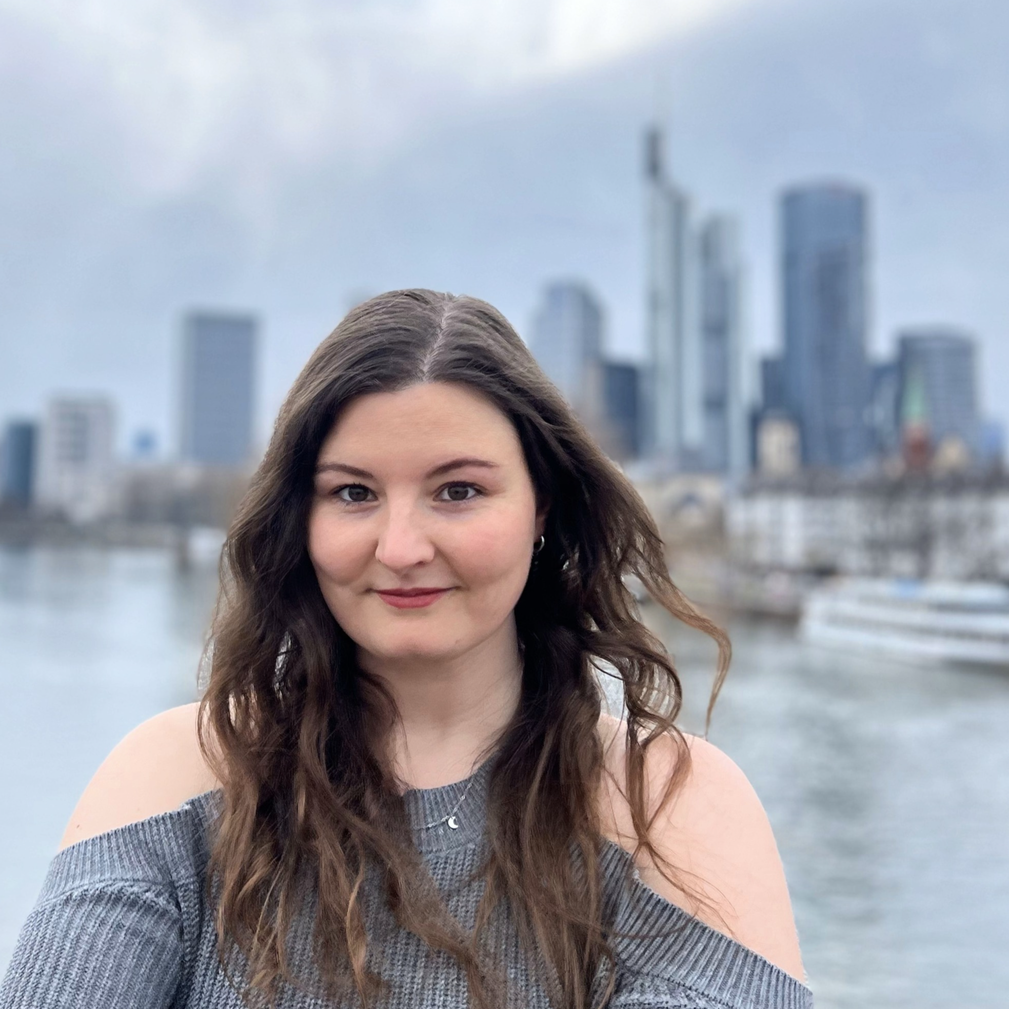 Jane  - Senior Social media Consultant