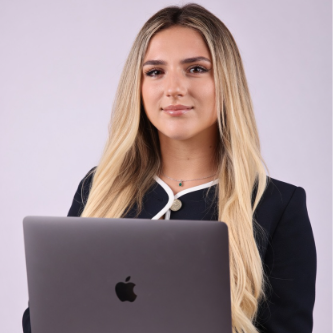 Anna Cruz - Social Media Manager