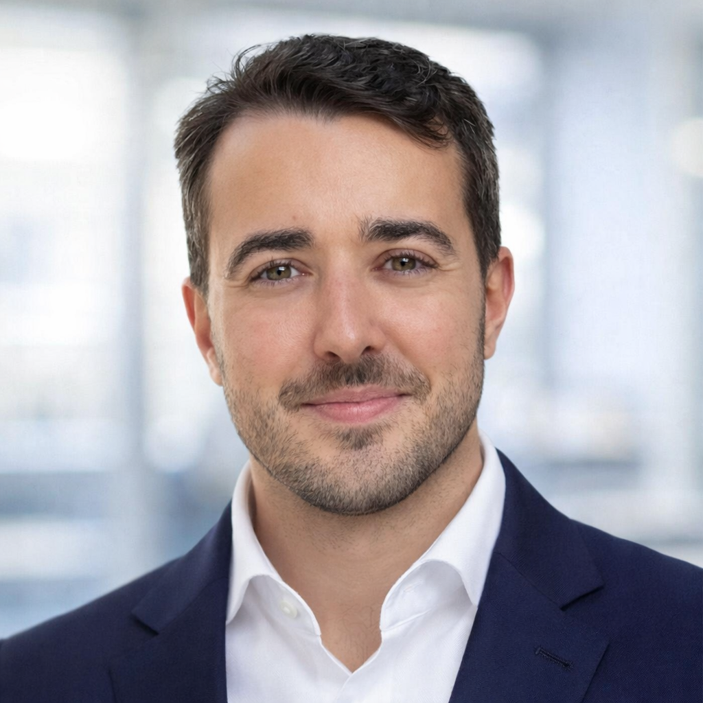 Alex R. - Communications Consultant