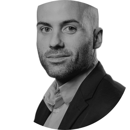 Pierre  - Experto en gestión de contratos, D y solicitudes de propuestas (RFP).