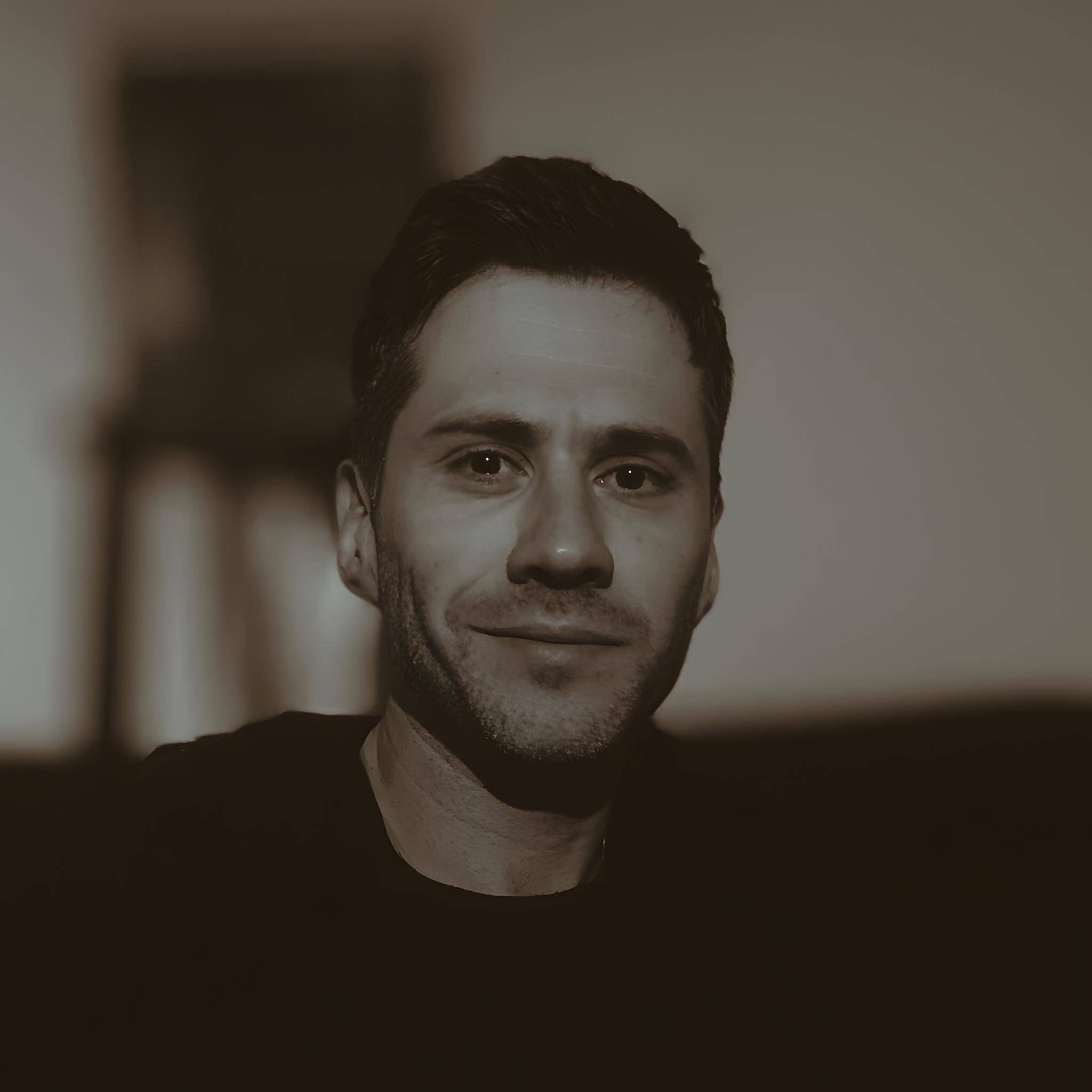 Alex V.