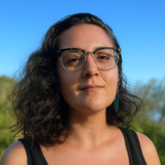 Julia Teles - Brand Designer | UI Designer