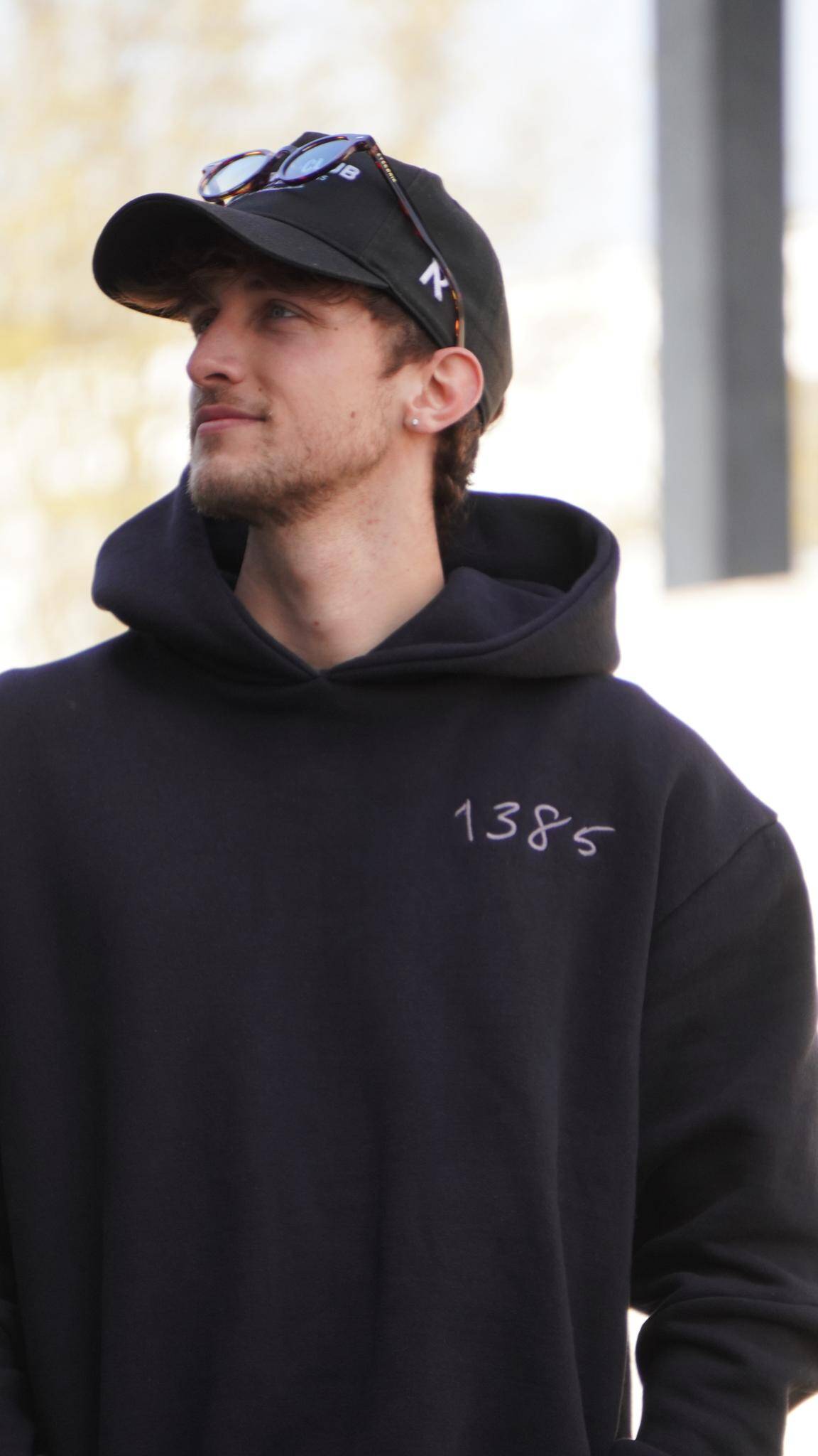 Niklas S.