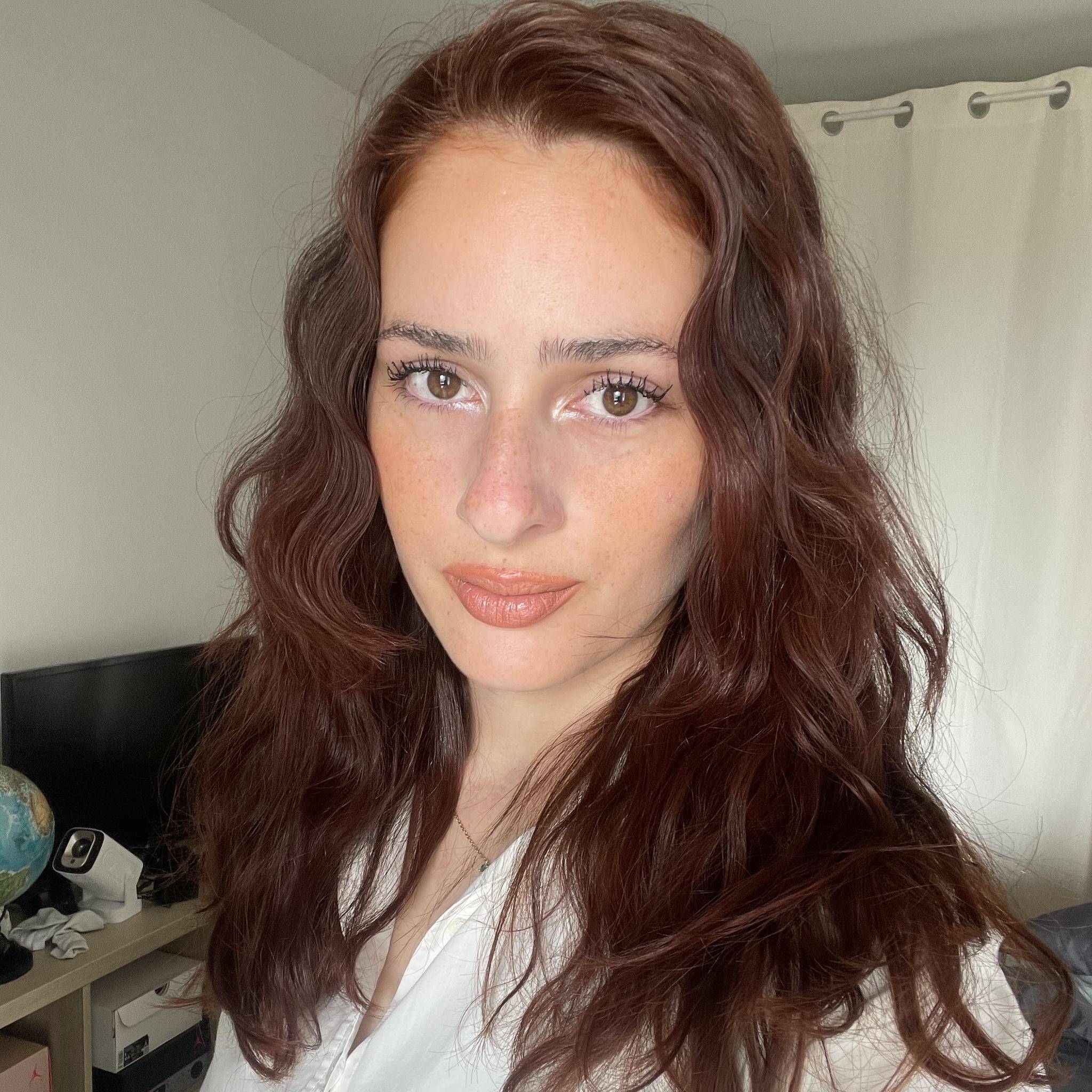 Elena  - Créatrice de contenu 