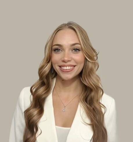 Julia  - Community Manager