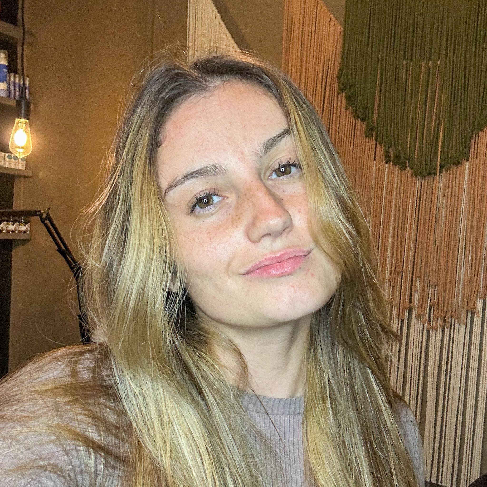 Lucy  - Créatrice de contenu 