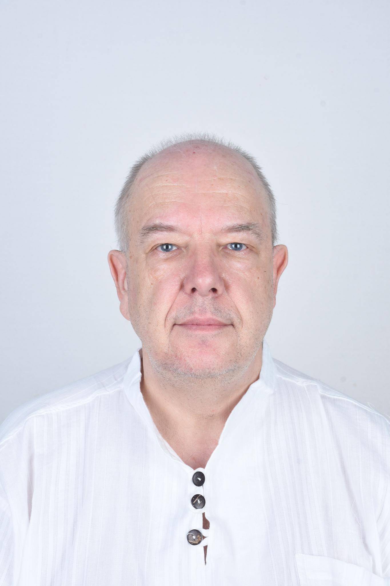 Bernd W Neumann