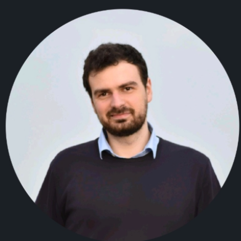 Víctor M.