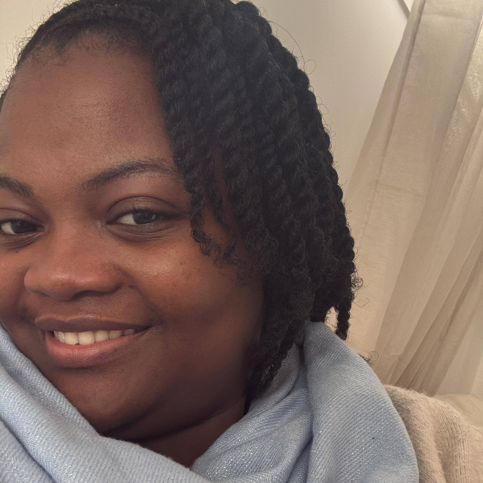 Felicia  - Customer Support & Operations Specialist