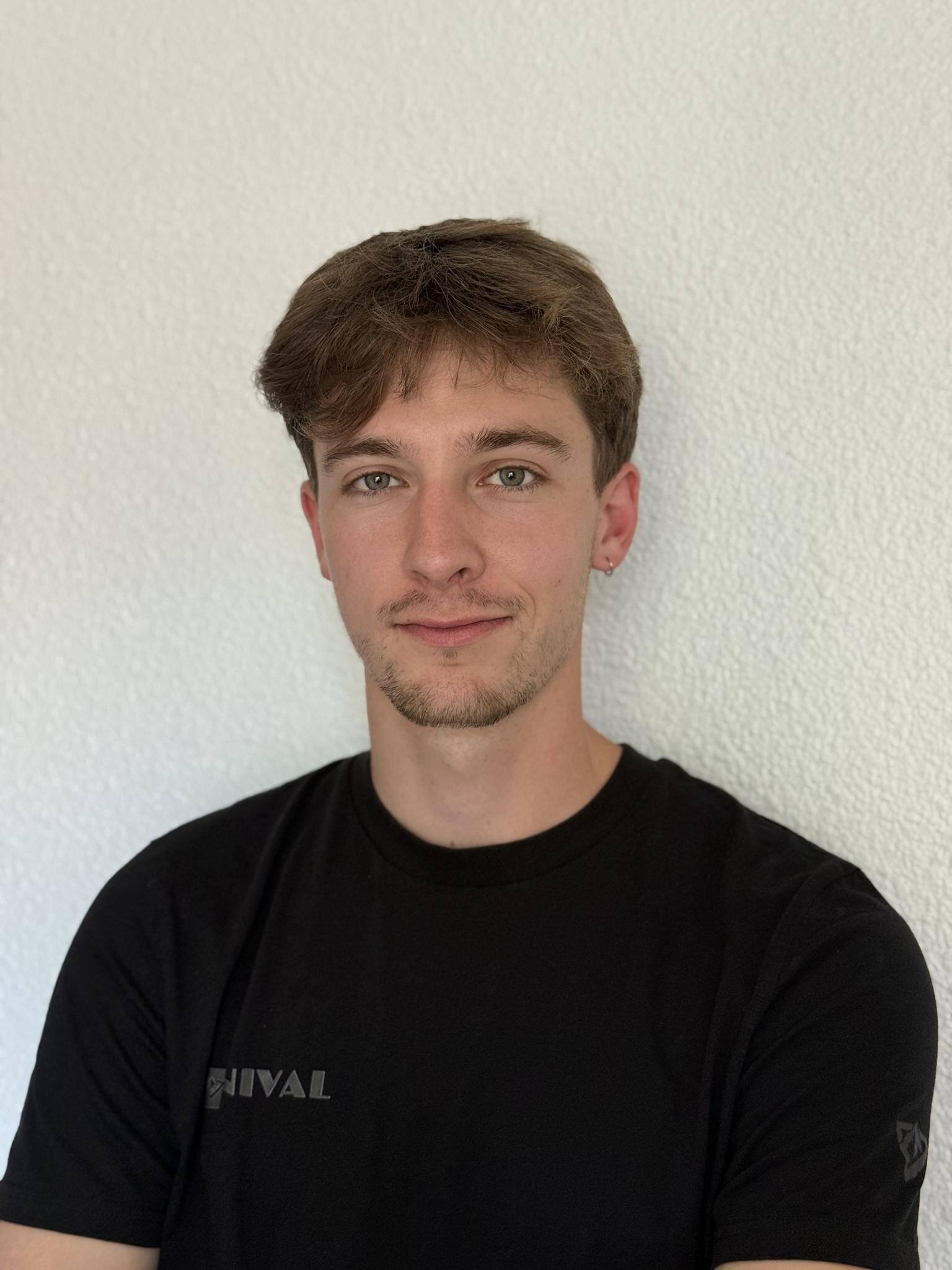 Thomas  - Product Designer | Community Manager | Graphic Designer | Video Editor