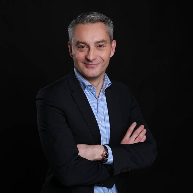 Yanick  - Directeur ( Chief Information Officer)