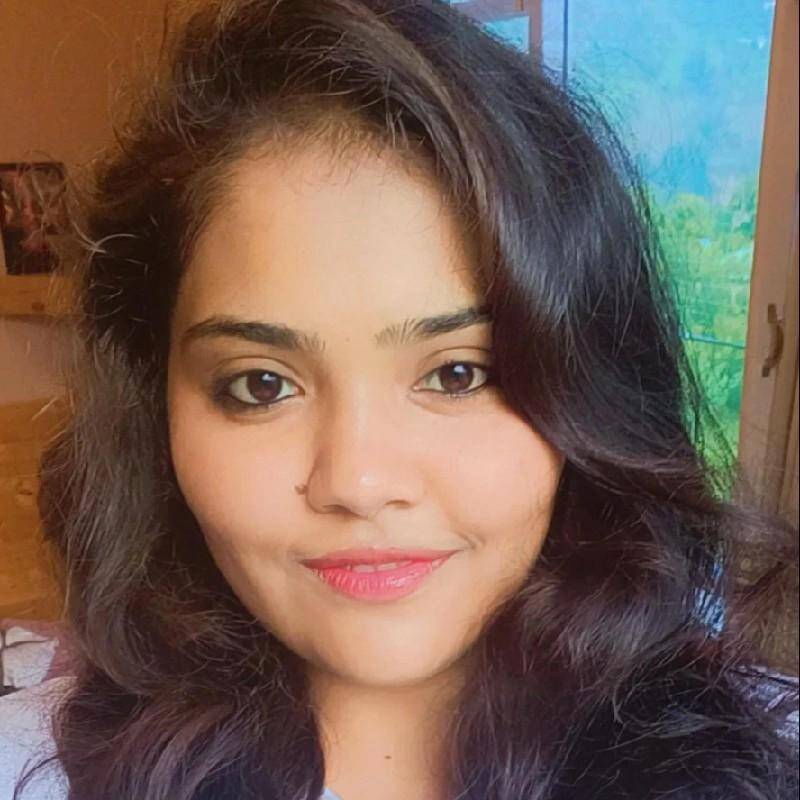 Saleha Chauhan - IT Account & Sales Manager