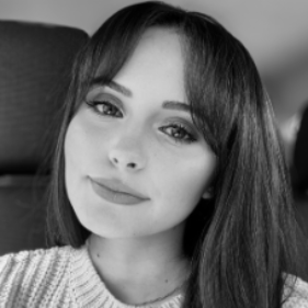Deborah V. - Community manager 