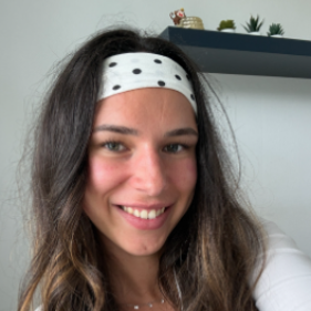Maya F. - Créatrice UGC