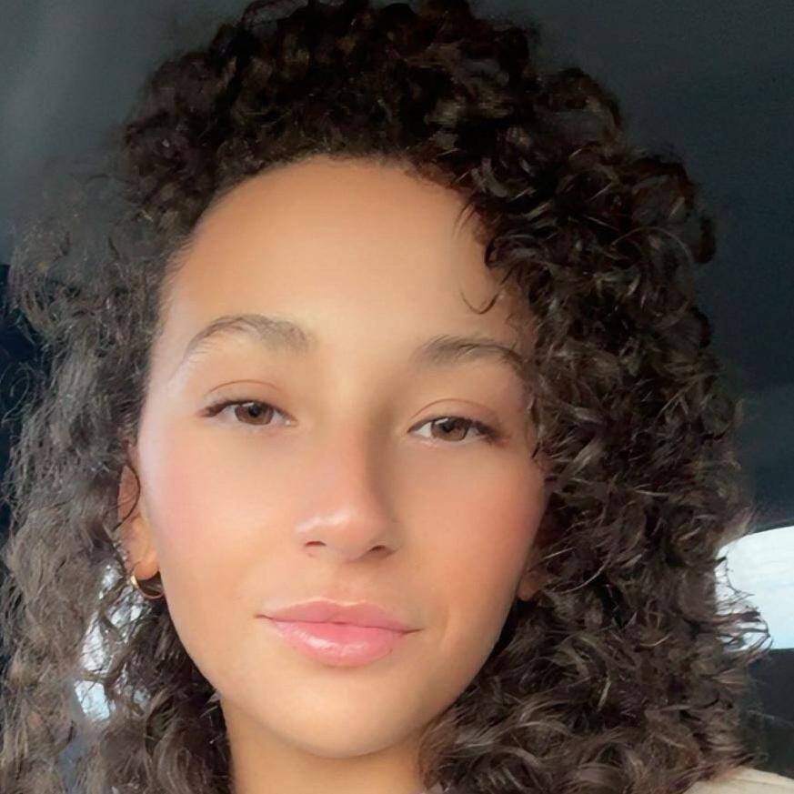 Ambre-Ayline Titi - Social Media manager 