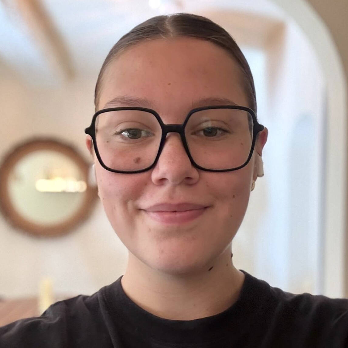 Lily Coutentin - Commis en salle