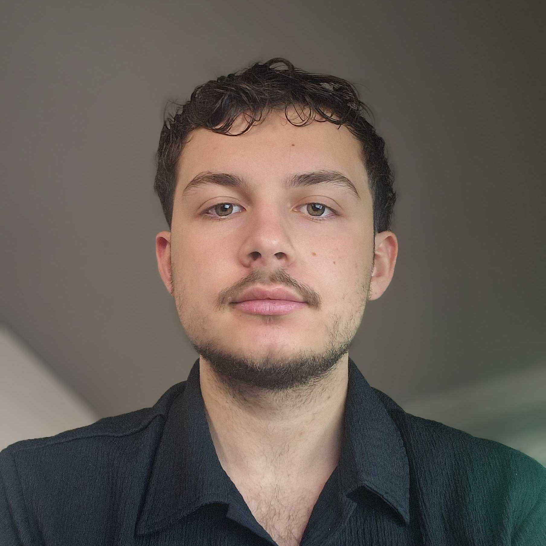 Hugo L. - Assistant administratif freelance