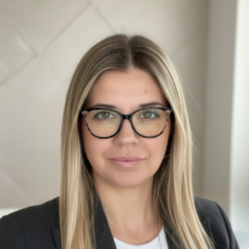 Martina S. - Board Member, Supply Chain, FMCG