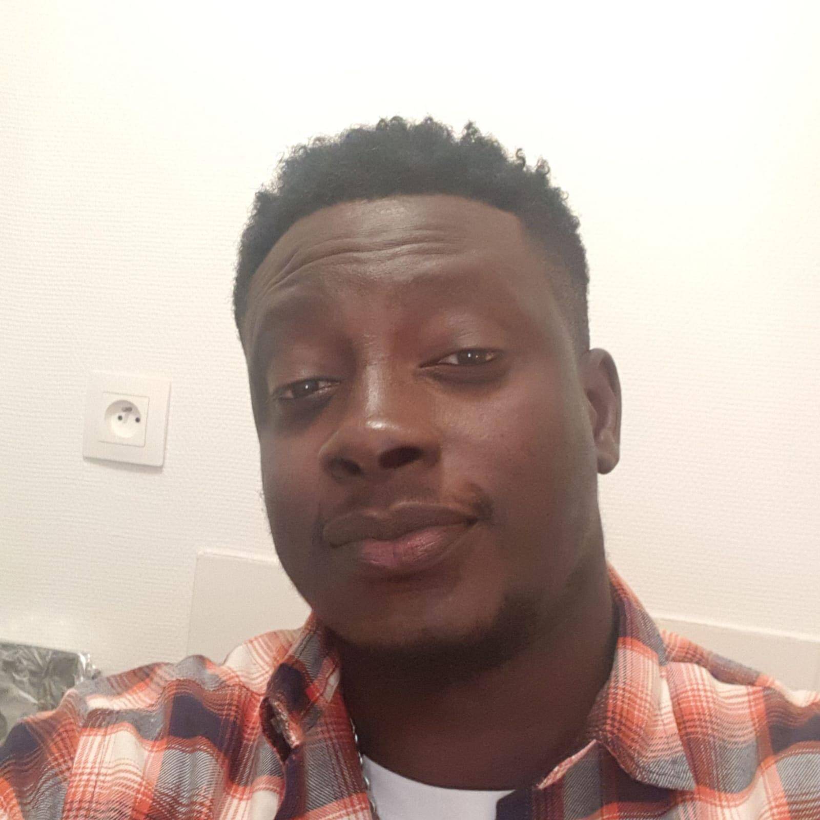 Jp Ndiaye -  Développeur Full-Stack Laravel / Vue.js — +10 ans