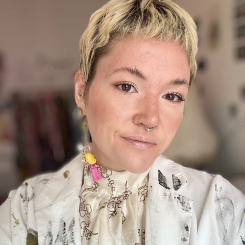 Alina Halbey - Freelance Designer & Creative Strategist