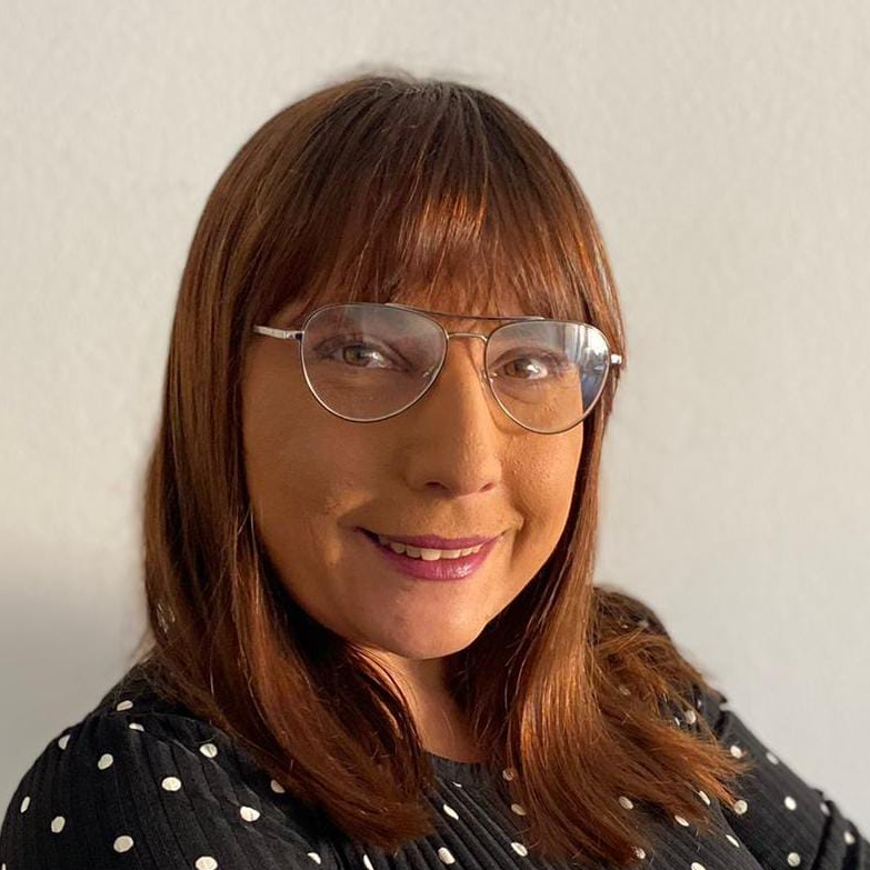 Cristina C - Social Media Manager - Research- Virtual Assistant
