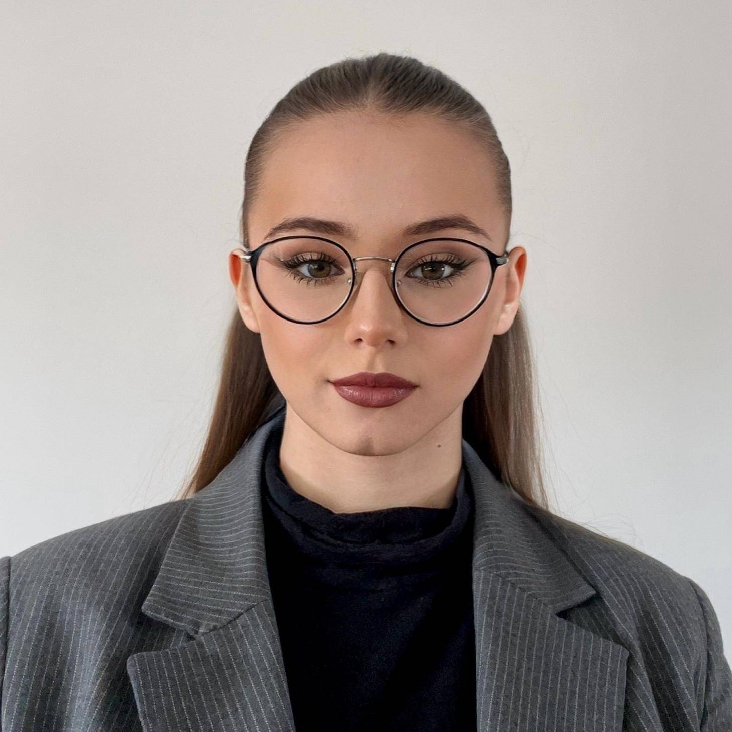 Léonnie Besançon - Experte Shopify | Développeuse E-commerce Shopify