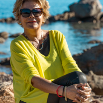 Lilyan Vendrig - AI Consultant & Multilangual Travel Expert