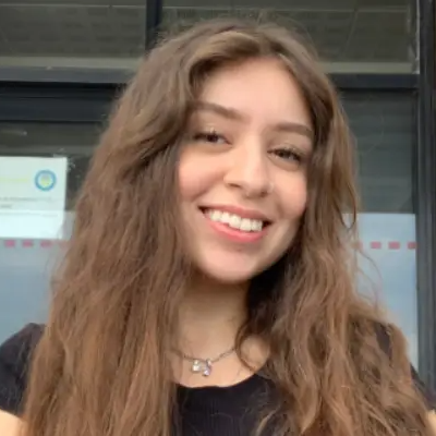 Marina A. - CHARGÉE DE COMMUNICATION & MARKETING