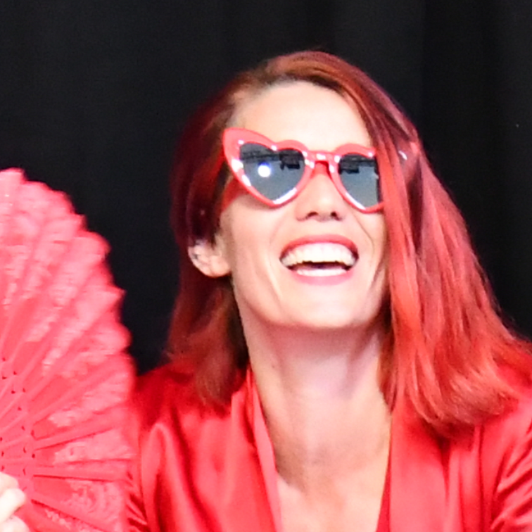 La Fille En Rouge
