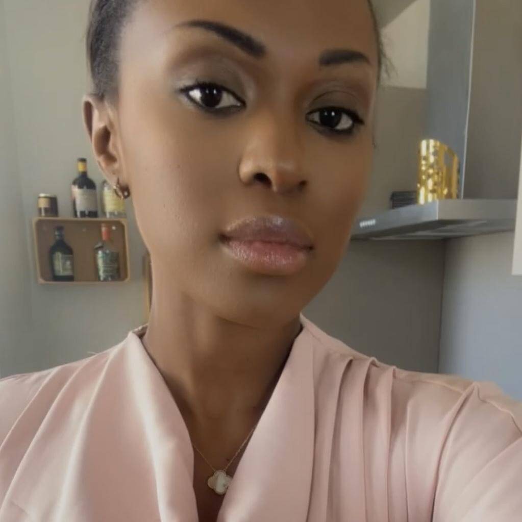Ananga Onomo Christine Edith -  1️⃣ Consultante e-commerce / Vente en ligne