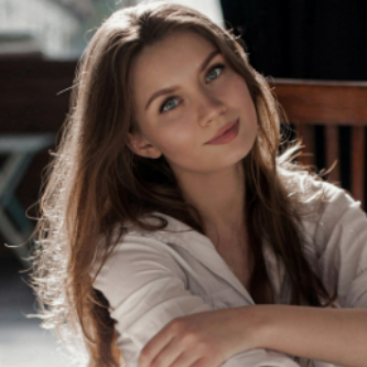 Valeria R. - Copywriter