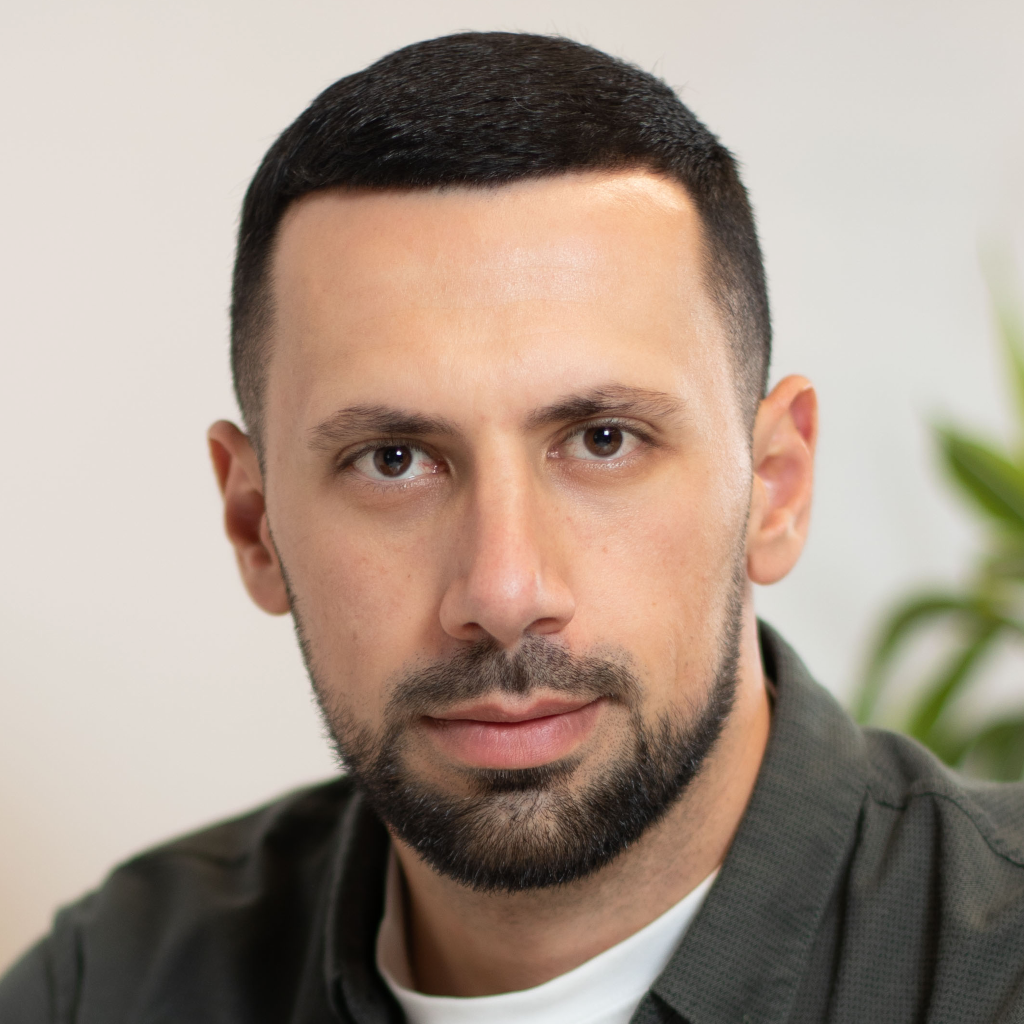 Volodia Y. - UX UI Designer |Product| Web & Mobile App Designer