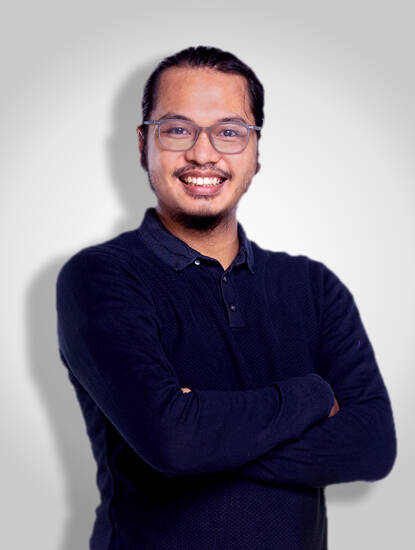 Akbar K. - Creative Specialist (video editor, motion, design)