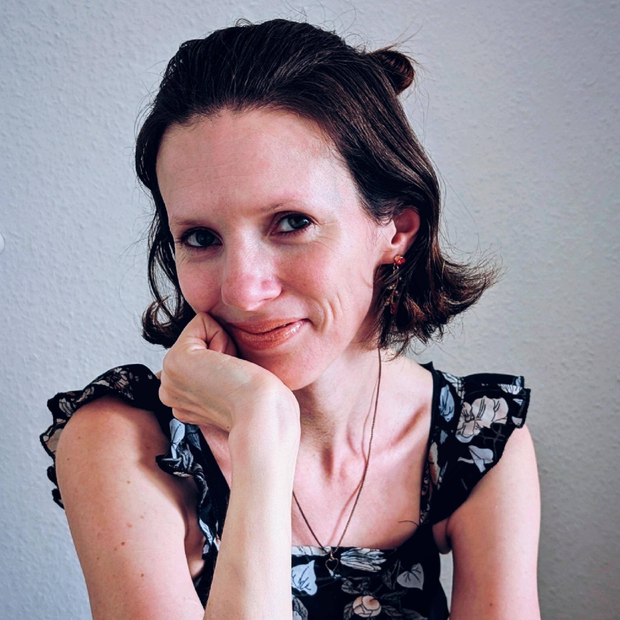 Alina Michel - Self-Discovery Content Creator & Mentorin