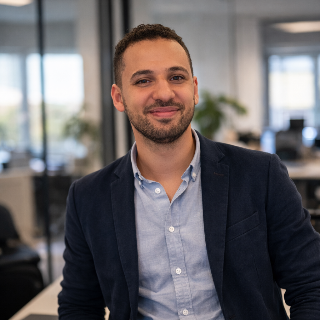 Yassine E. - Analytics Engineer | Data & BI — Power BI · Looker