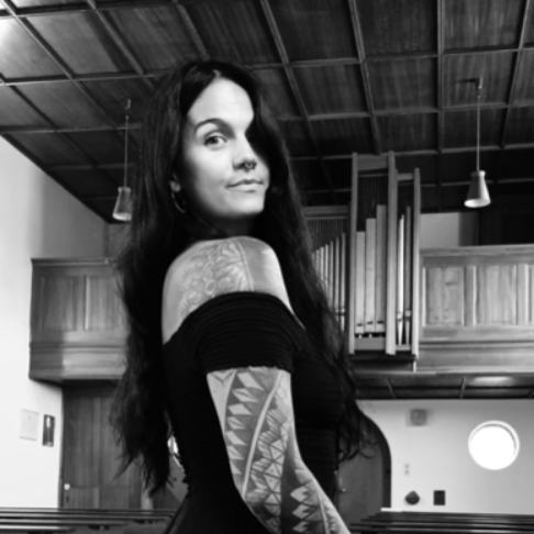 Miriam H. - Singer, Songwriter, Voice Over