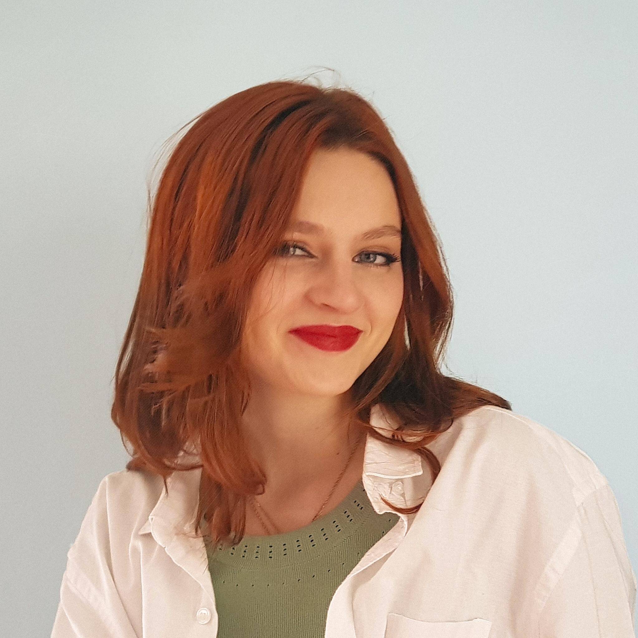 Eva Desnos - BRAND DESIGNER & DIRECTRICE ARTISTIQUE