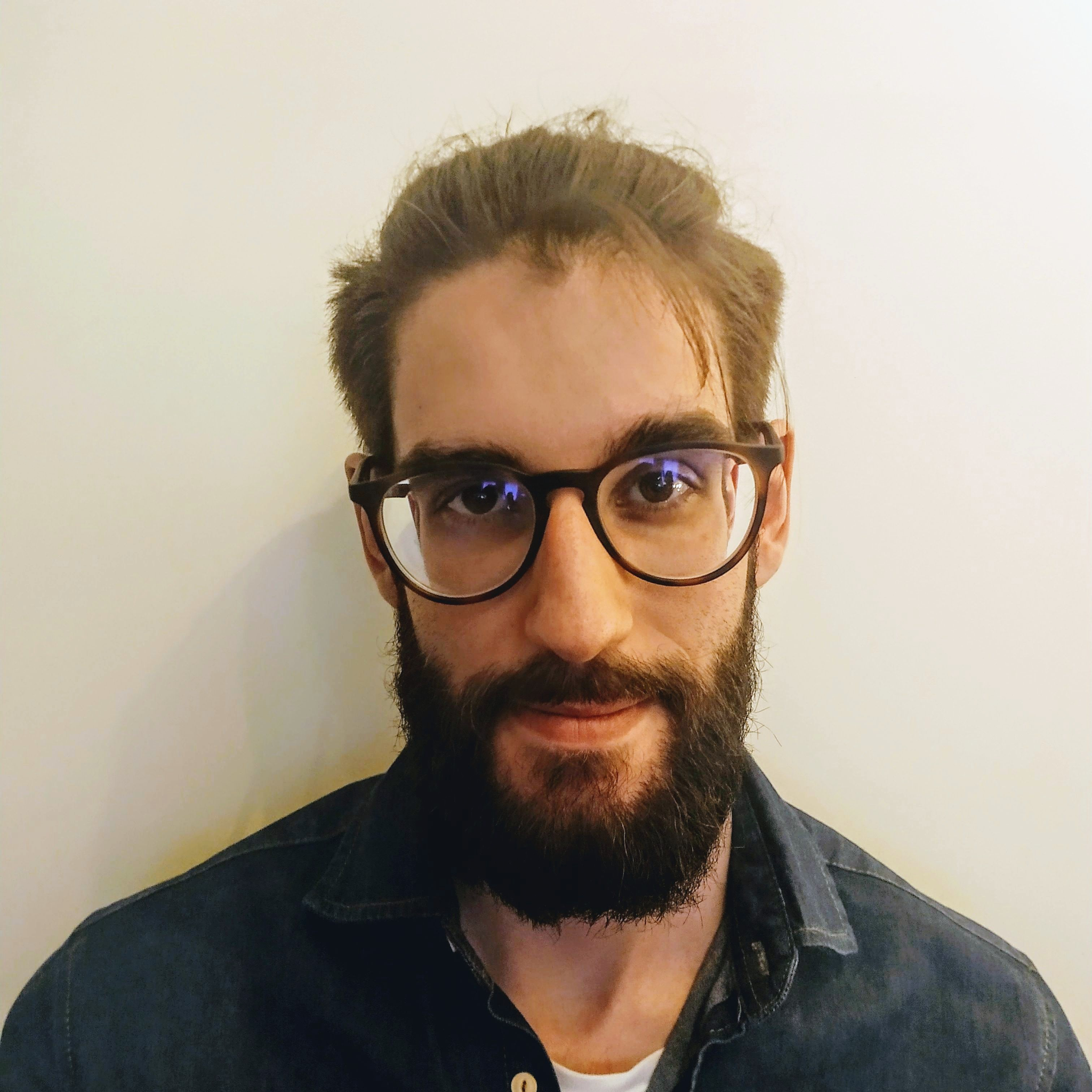 Michel  - Voix off, Podcast, pigiste, journaliste