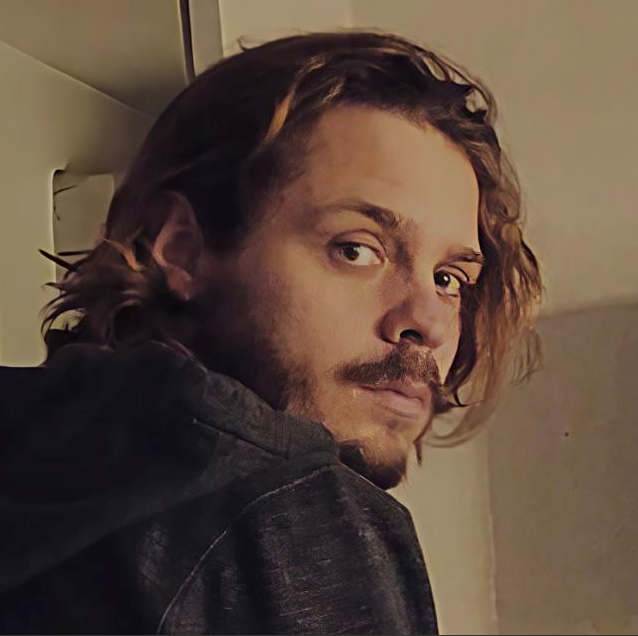 Adrien M. - Monteur vidéo youtube & réseaux sociaux