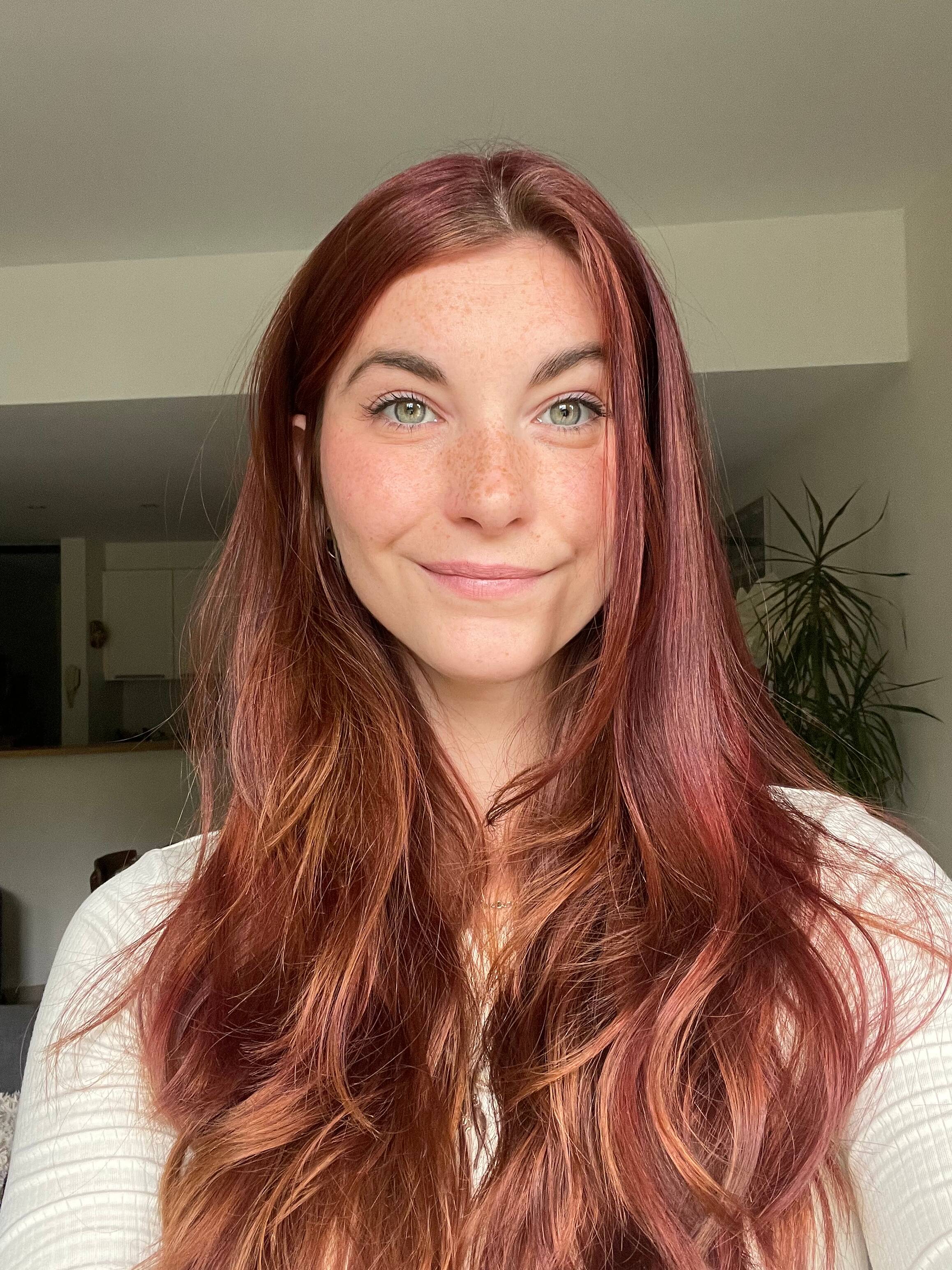 Anabelle D. - Graphic Designer  | Web Designer  | UX-UI Designer