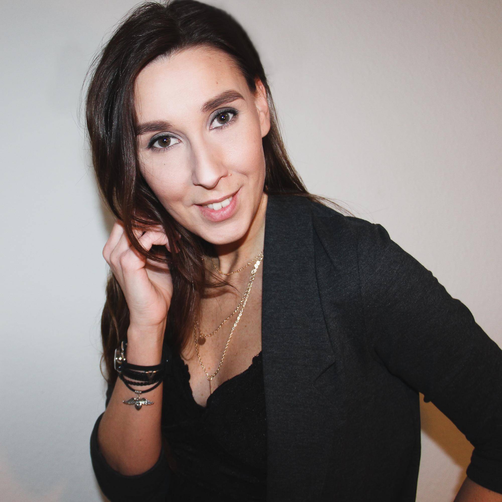 Alisa Doroginina - Grafikdesign, Illustration, Fotografie & Branding