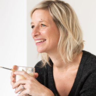 Elke Vanderfeesten - Senior Agile Coach & (AI) Change Consultant.