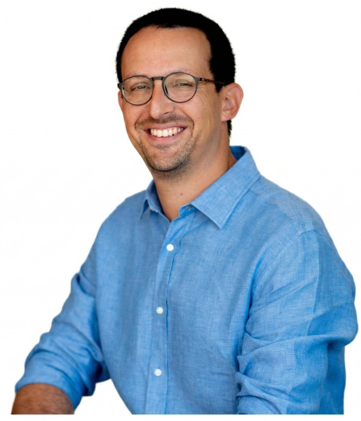 Elad W. - Strategy and Operations Consultant