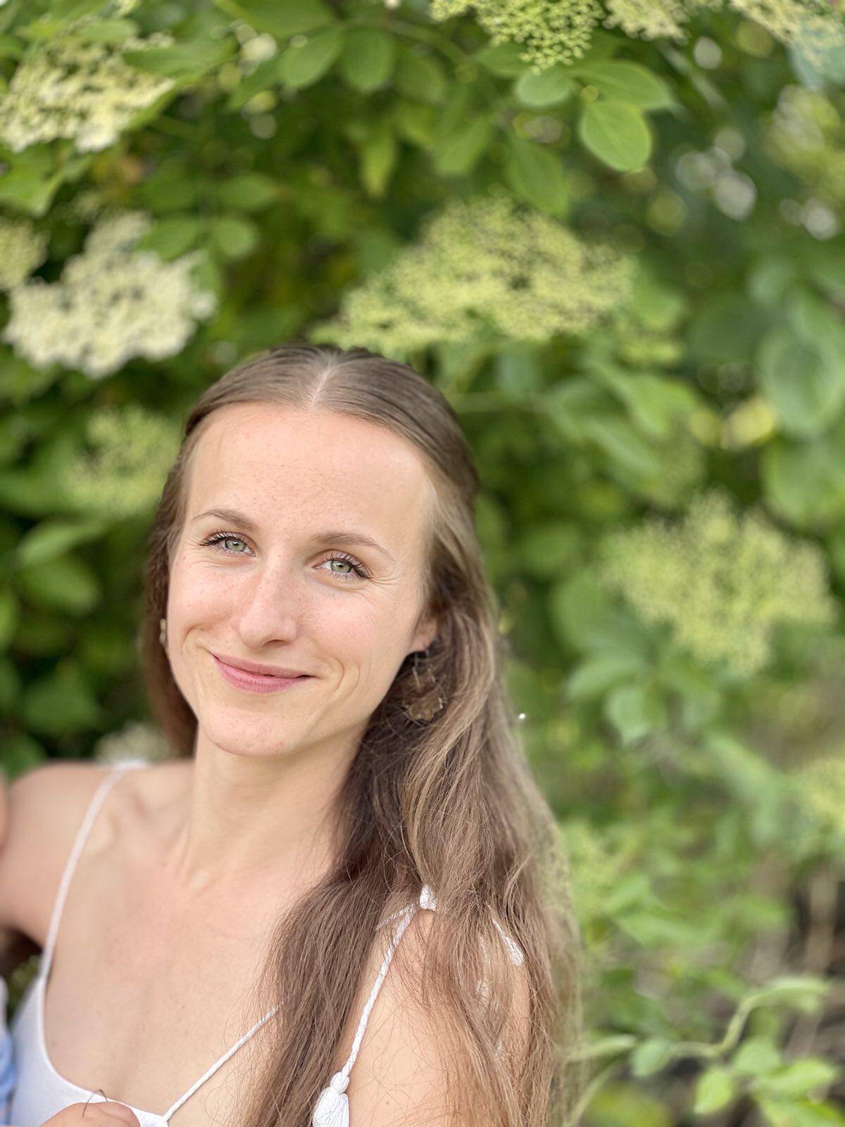Nastja Maria Seiler - Übersetzerin DE EN FR Social Media