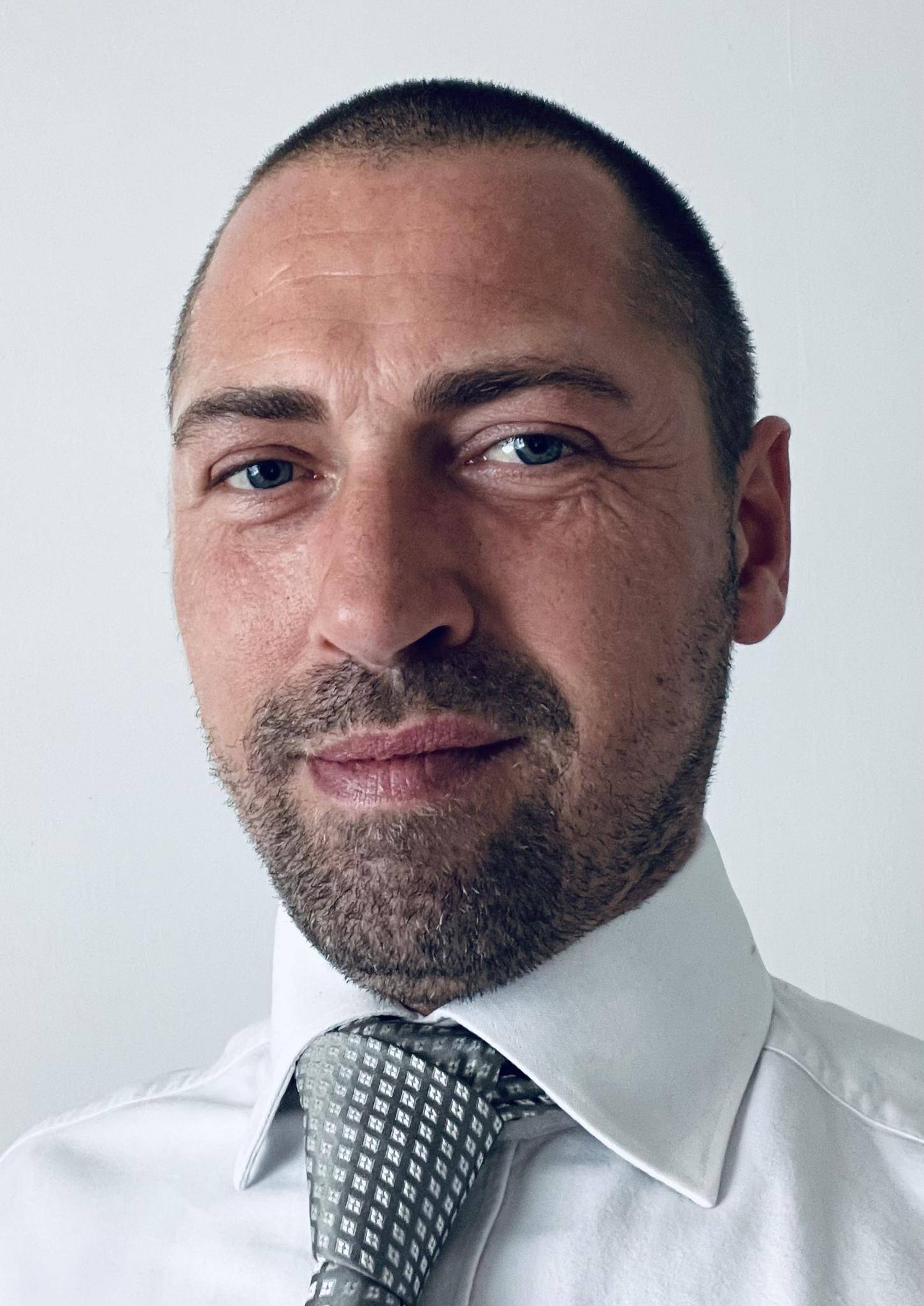 Joel B. - Senior Consultant Business & IT
