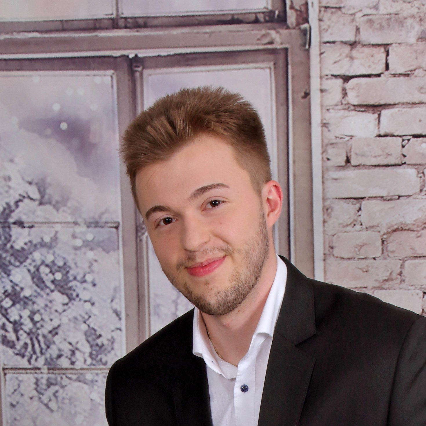 Ákos Juhász - Traducteur / interprète HU-EN-FR-RU
