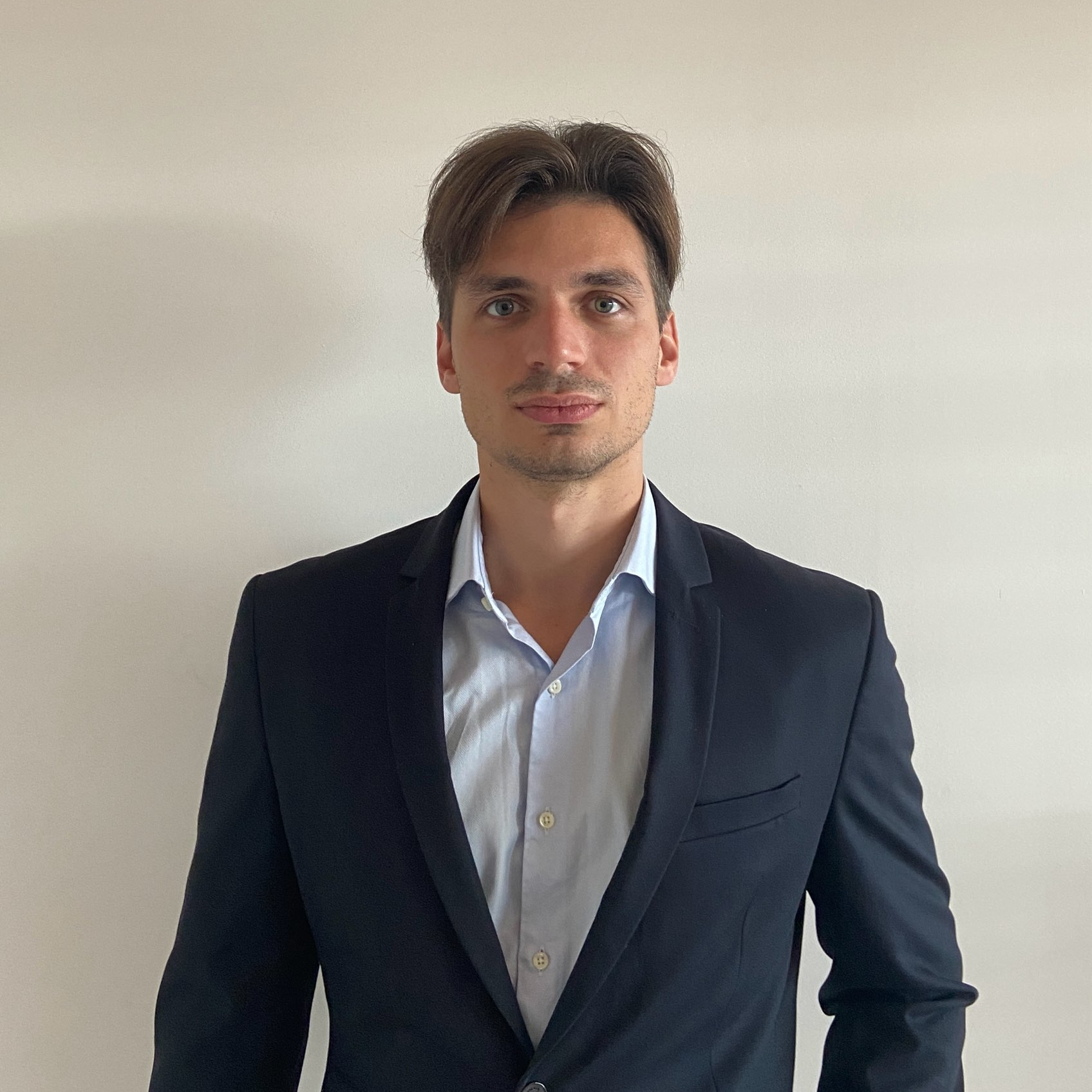 Lucas  - Finance Executive - Finspecter.com