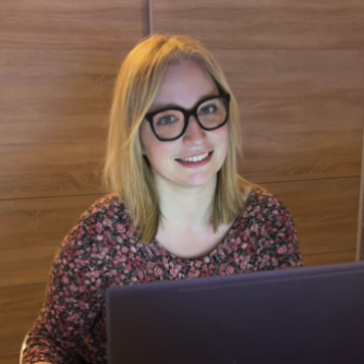 Claudia Etchegoyhen - Assistante Administrative & RH