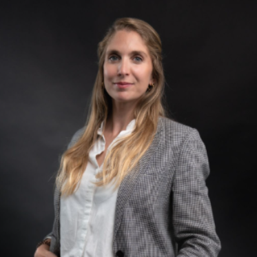 Julia  - Marketing Director, Brand Building & digital expert